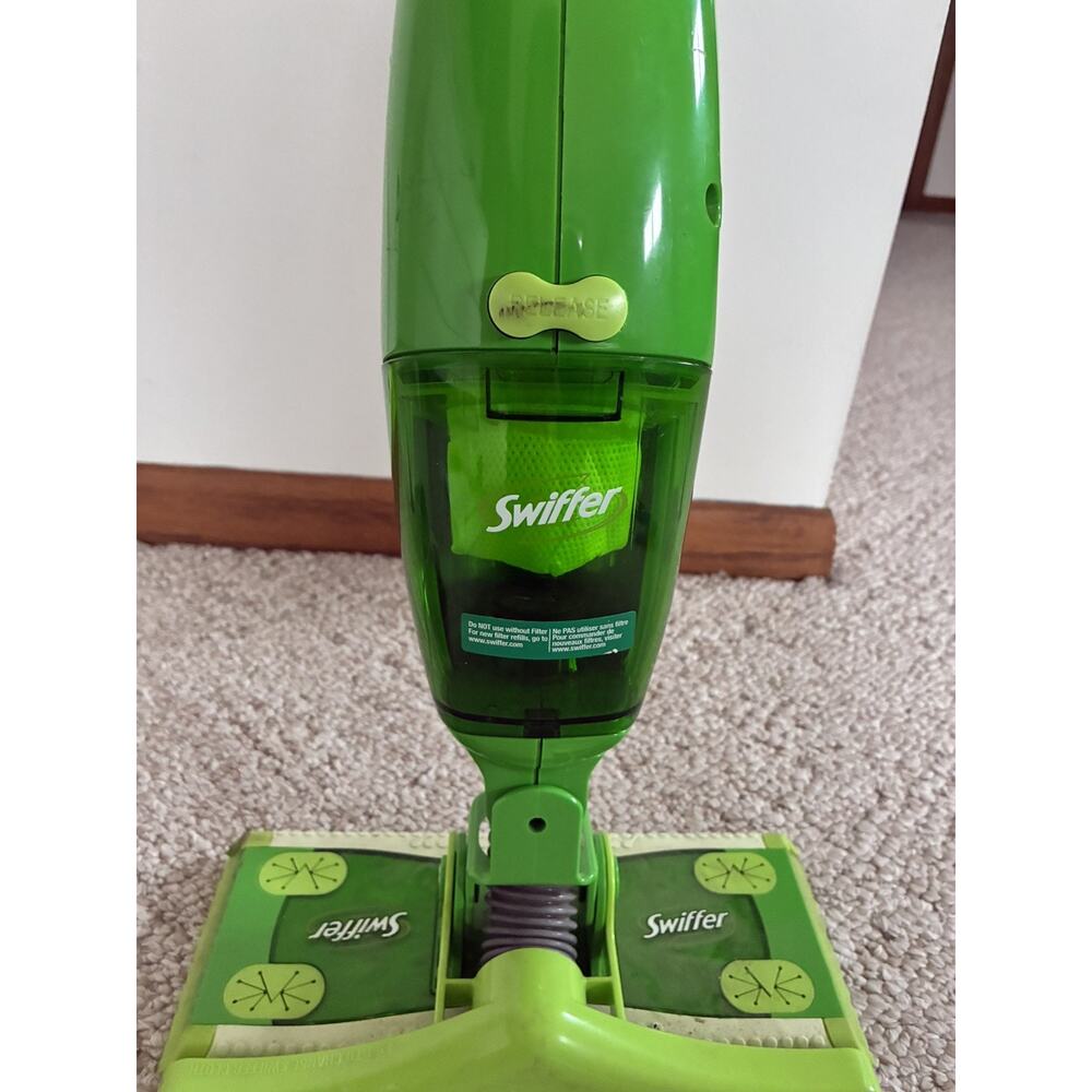 Swiffer Sweeper Sweep Vac Vacuum L4000-000 With Charger and new battery 2022